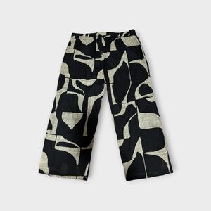 Black & Beige Abstract Pattern